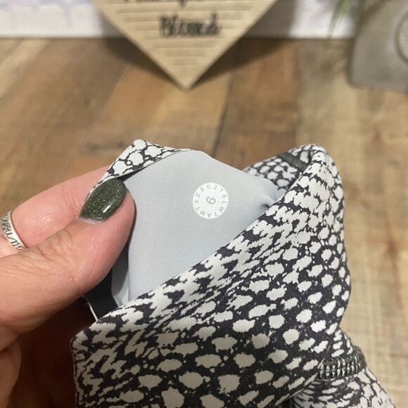 Lululemon In Movement Short *Everlux 2.5"
Swerve Vapor Metal Grey - Picture 7 of 14